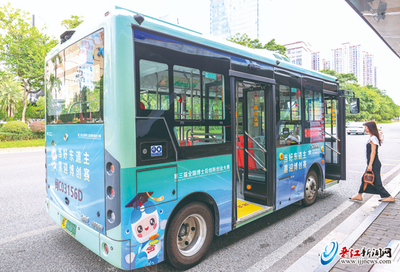 晋江公交‘变身’移动宣传窗口,博士后风采驶入市民生活